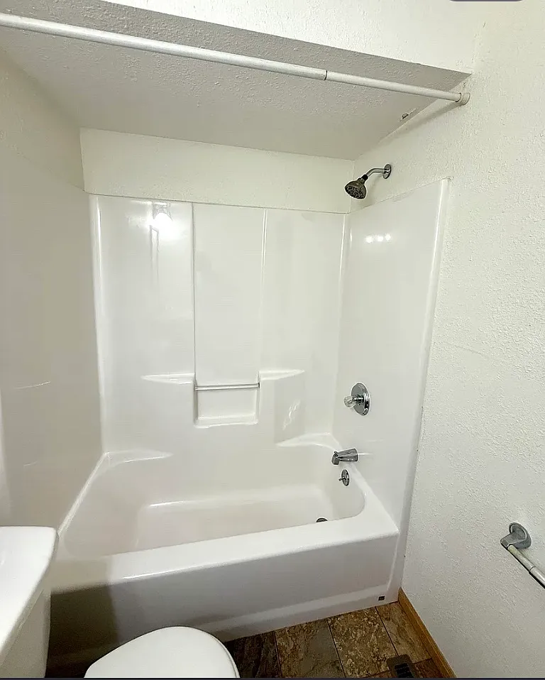 2 bed, 1555 sqft, $995 — Photo 2