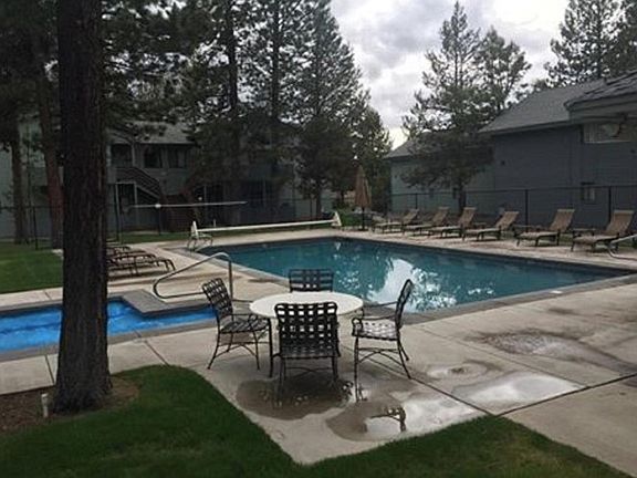 5th image of 56860 Enterprise Dr #H1