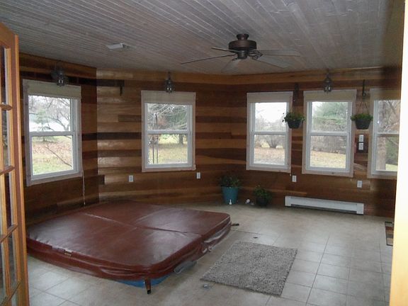 5th image of 819 E Adams St