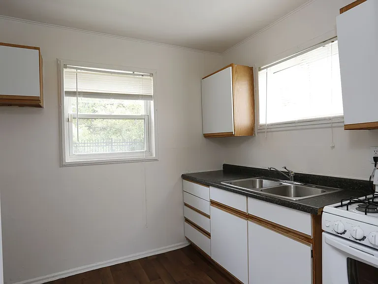 2301 Waverly Dr — Photo 33