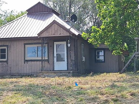 3rd image of 517 Jones St