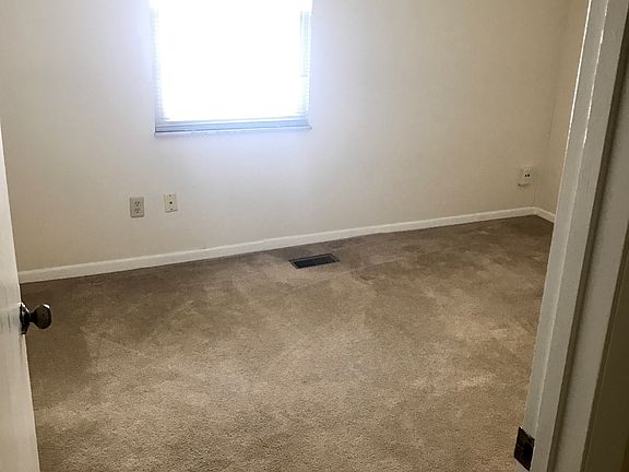 3rd image of 8763 Meadowcreek Dr