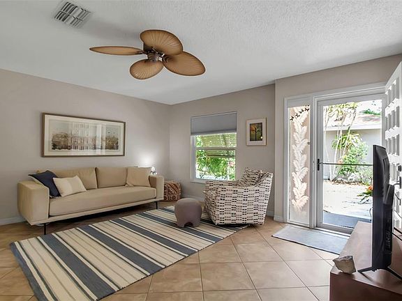 3rd image of 721 N JEFFERSON AVENUE #721
