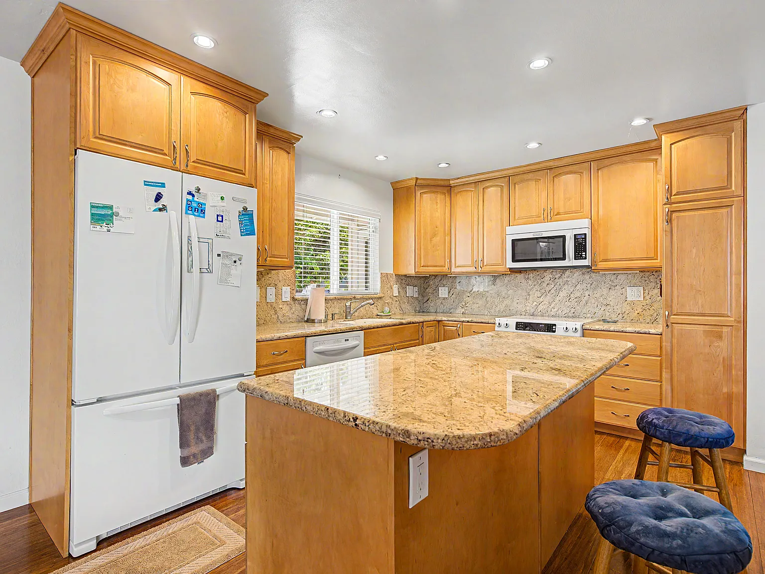 3 bed, 1372 sqft, $4,495 — Photo 3