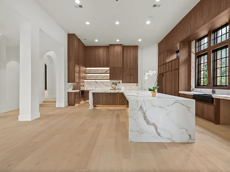 5345 Monterey Dr — Photo 10