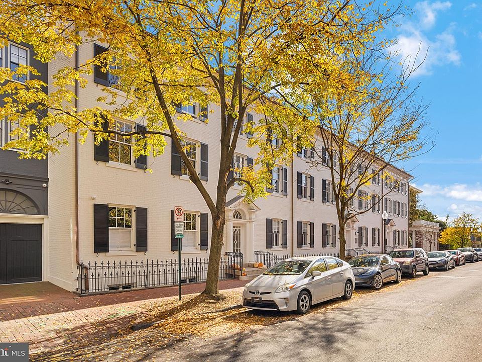 1st image of 1305 30th St NW #106