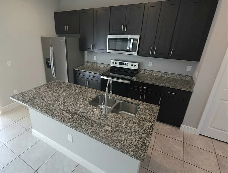 2210 SW 167th Pl — Photo 4