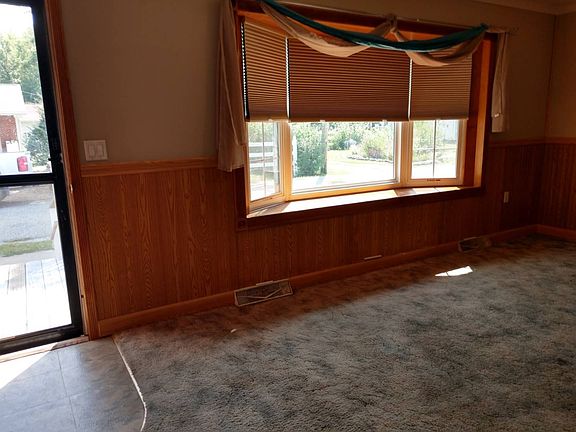 5th image of 215 Hume St