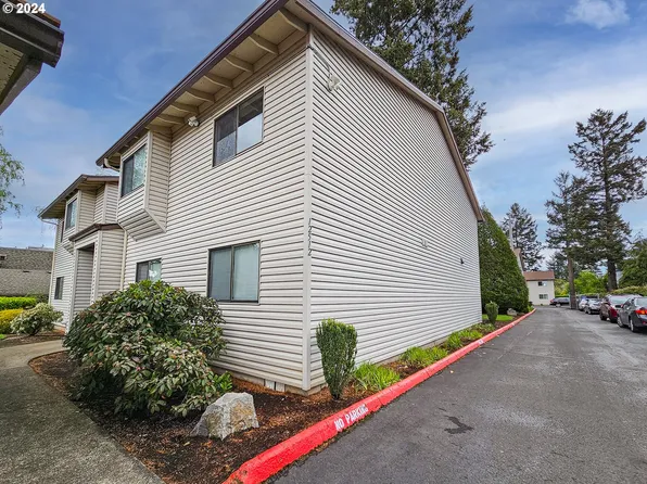 12512 SE Stark St APT B, Portland, OR 97233