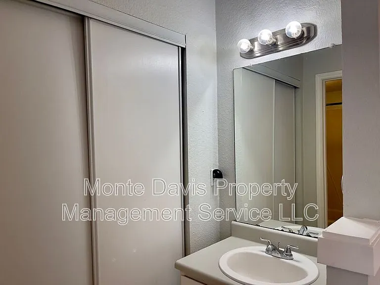 513 S Park Dr #304 — Photo 10