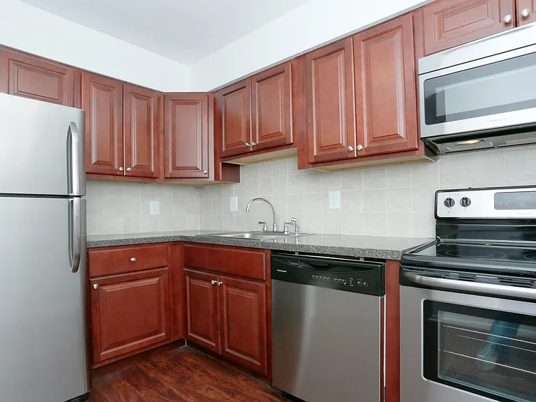 Garrison Apartments — Photo 8