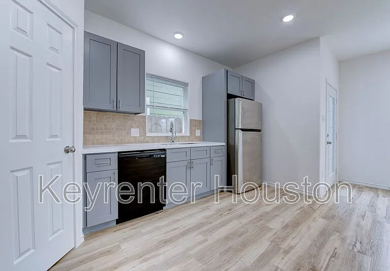 8203 Woodlyn Rd #C — Photo 15
