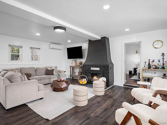4th image of 25 Whitewood Avenue