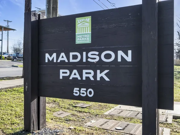 555 N Dupont Ave APT B33, Madison, TN 37115