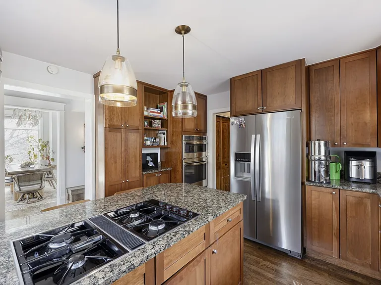 1443 Mapleton Ave — Photo 6