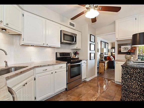 5th image of 6033 N Sheridan Rd APT 33J