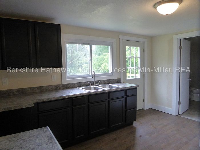 1st image of 906 Blackman St