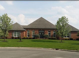 570 Gardenview Cir, Lima, OH 45801