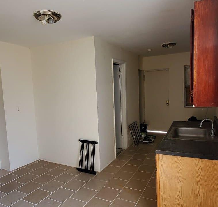 1st image of 67 Oak St