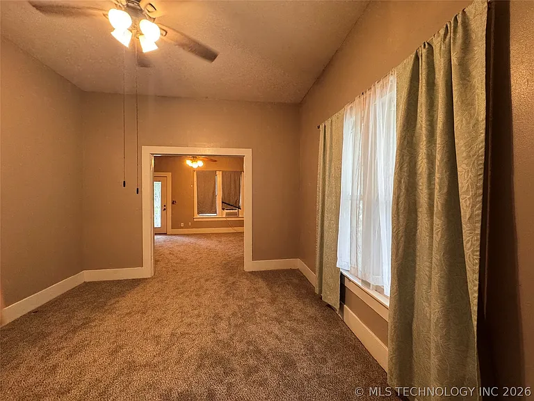 1524 W Maple St — Photo 7
