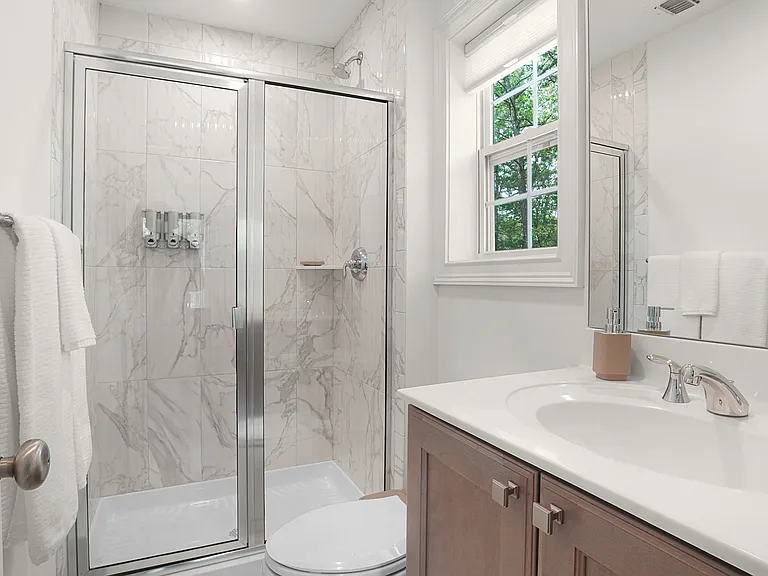 9 Greenway Ct — Photo 17