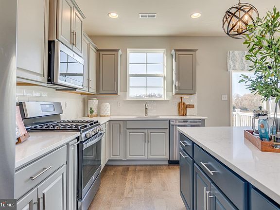 4th image of 12 Ravello Ct