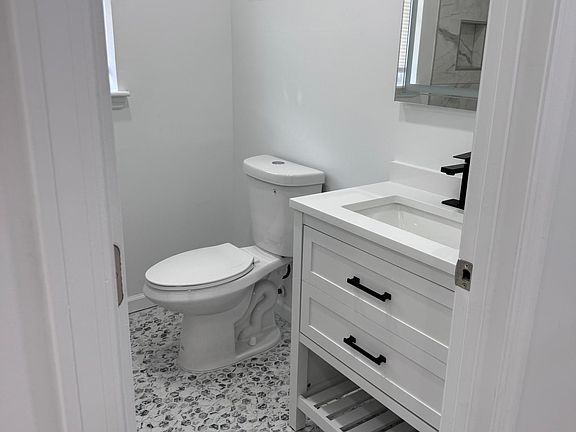 4th image of 142 N Broadway #2