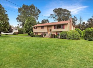 32 Magnolia Rd, Trumbull, CT 06611