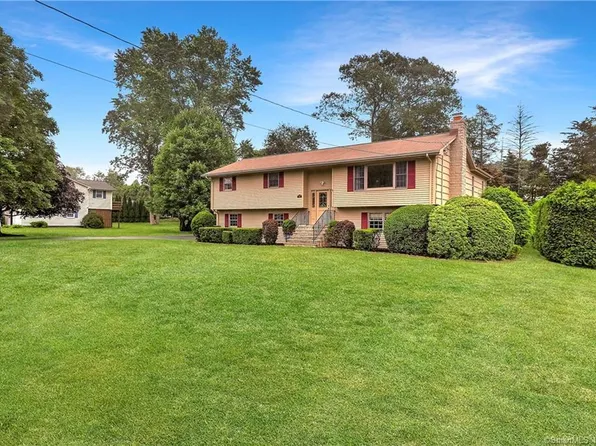 32 Magnolia Road, Trumbull, CT 06611