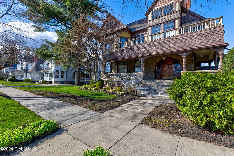 2nd image of 115 Union Avenue #R202