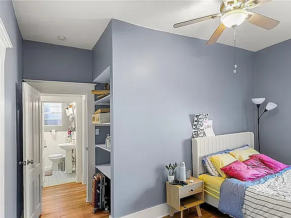 534 E Waldburg St #B — Photo 10