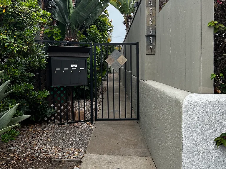 4585 Santa Monica Ave — Photo 16