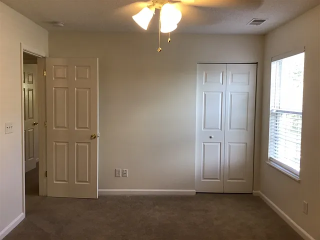 323 Aberdeen Cir — Photo 25
