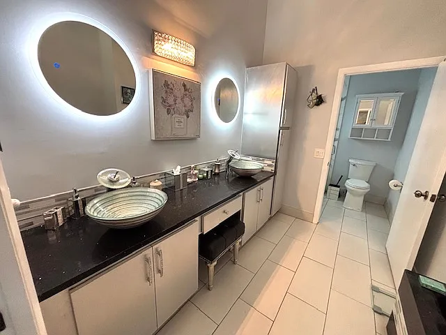 Master Bath, recently remodeled; separate Shower/toilet area; spa tub with jets to the right, All Designer touches