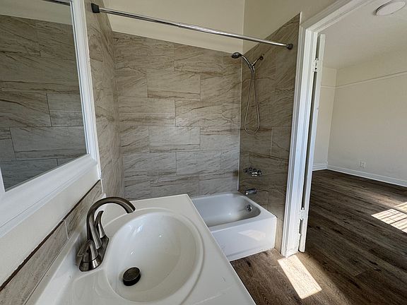 3rd image of 1647 W 12th Pl APT 3