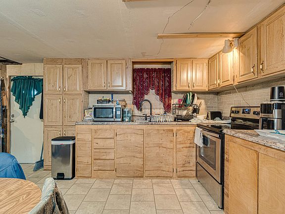 5th image of 24 Barker Rd