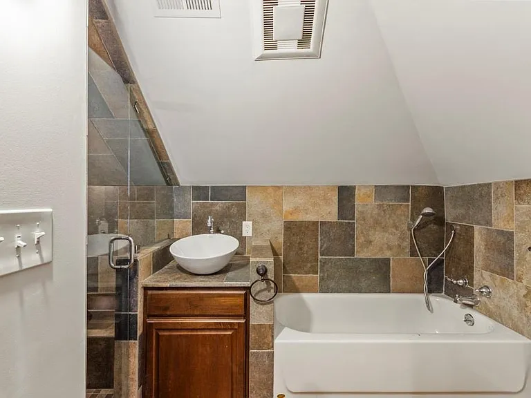 327 Adams St — Photo 27