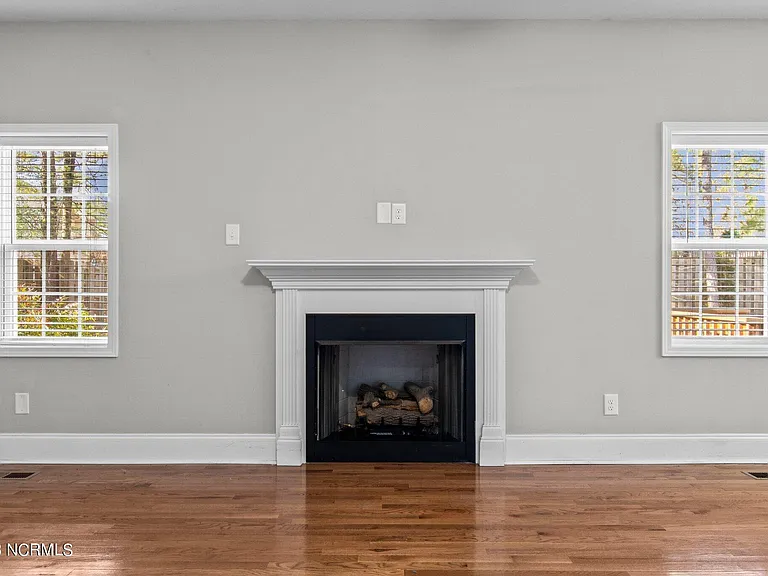 290 Adams Cir — Photo 24