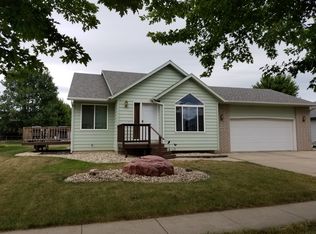 908 E Heatherwood Dr, Brandon, SD 57005