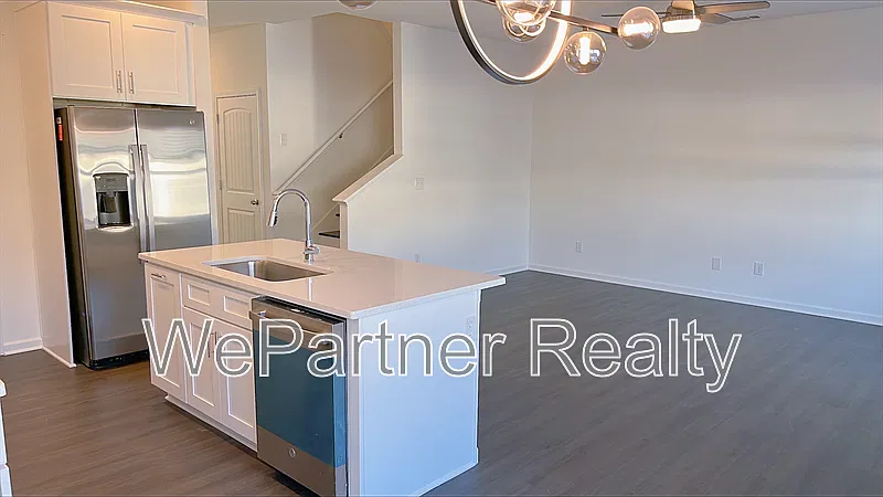4 bed, 3.0 bath, 2208 sqft, $2,095 — Photo 2