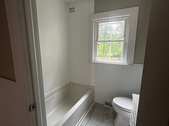 Bathroom Tub