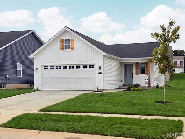 206 Red Cliff Ct, Wentzville, MO 63385