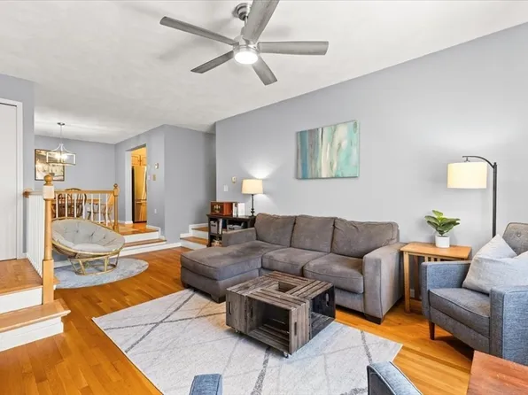 4 Erick Rd APT 98, Mansfield, MA 02048
