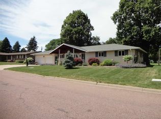 500 James Pl, Yankton, SD 57078