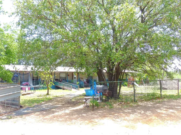 2402 N Walnut St, Brady, TX 76825