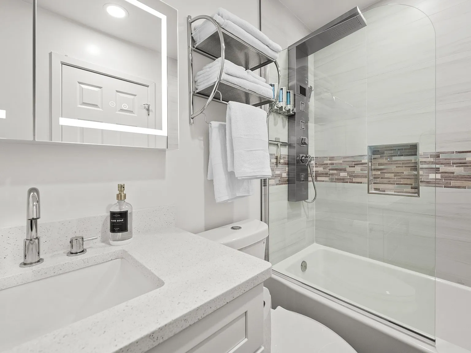 DT PHX |Furnished 1BR | Pet-friendly |All Utils Incl | Ideal for Travel Nurses & Relocators - #4 — Photo 3