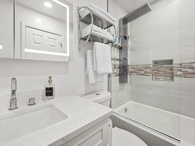 1242 E Pierce St #4 — Photo 3