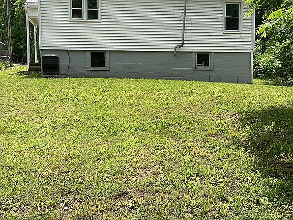 3rd image of 1947 Peakland Dr