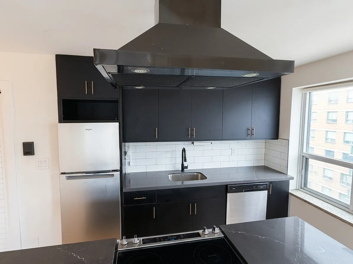 420 Eglinton Ave E - 502 — Photo 2