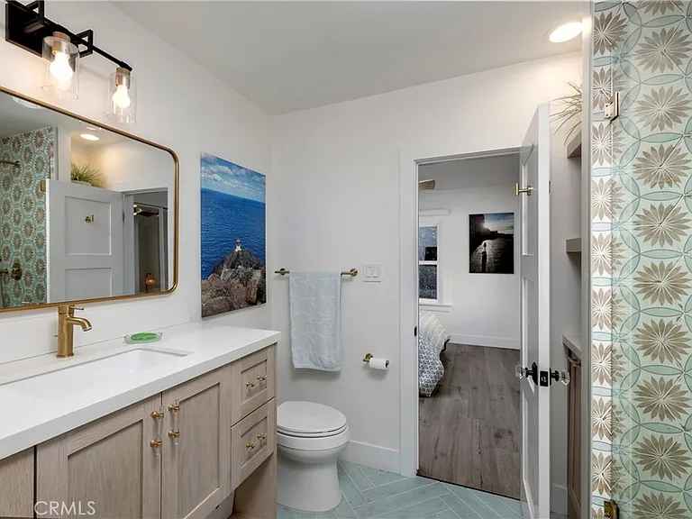 1082 Temple Hills Dr — Photo 27